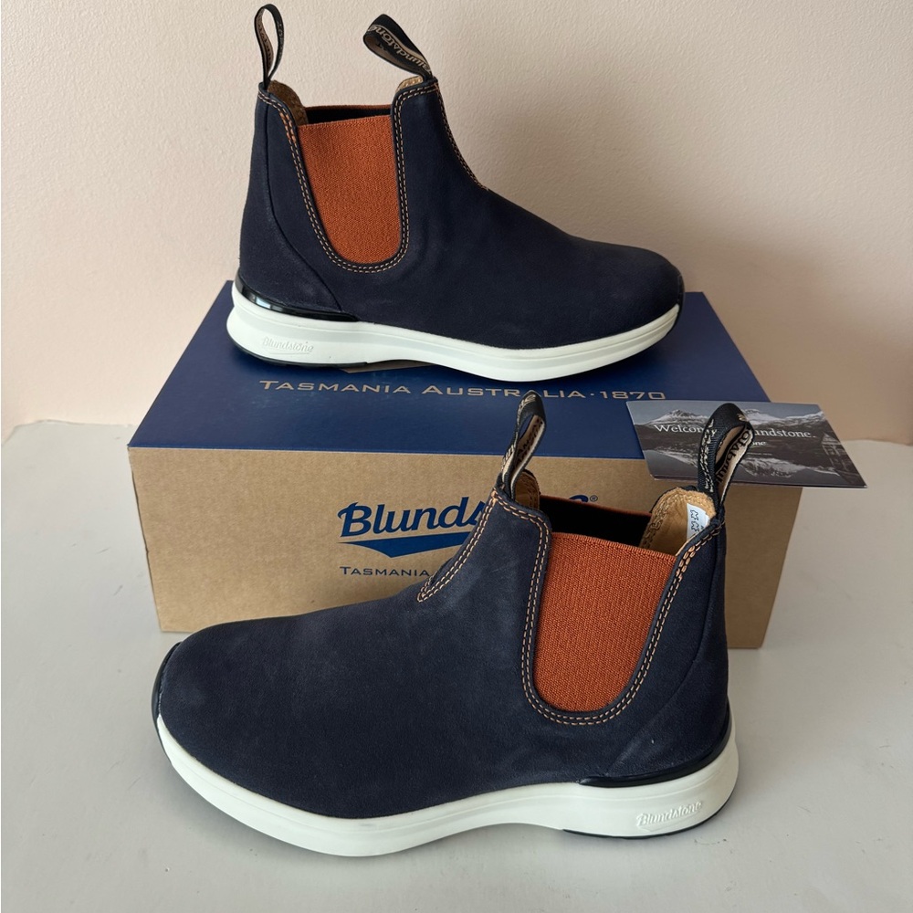 Blundstone Suede Leather Navy and Orange Chelsea Boot. Sneaker. Size: 9